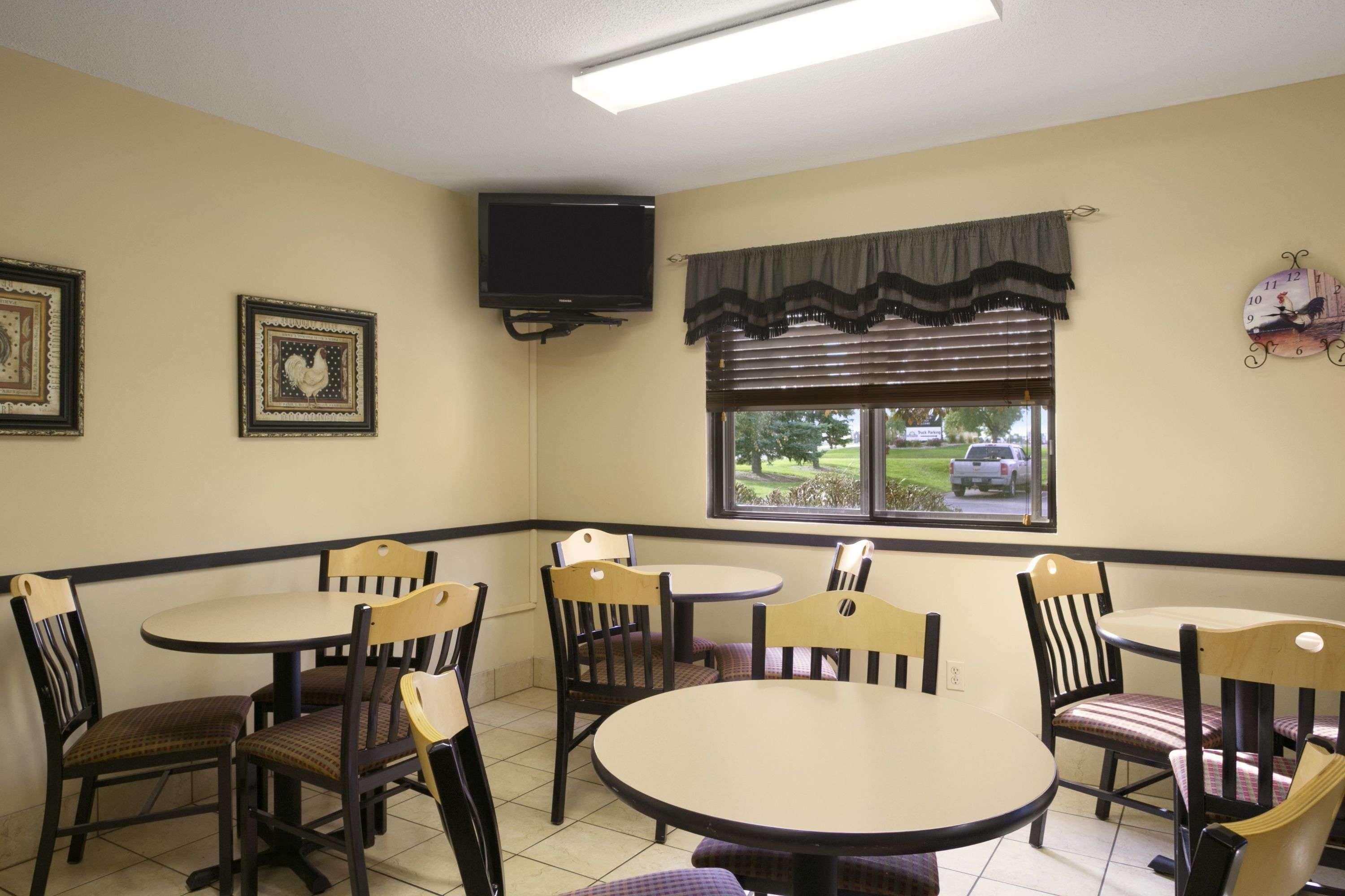 Motel Super 8 By Wyndham Alexandria Mn Esterno foto