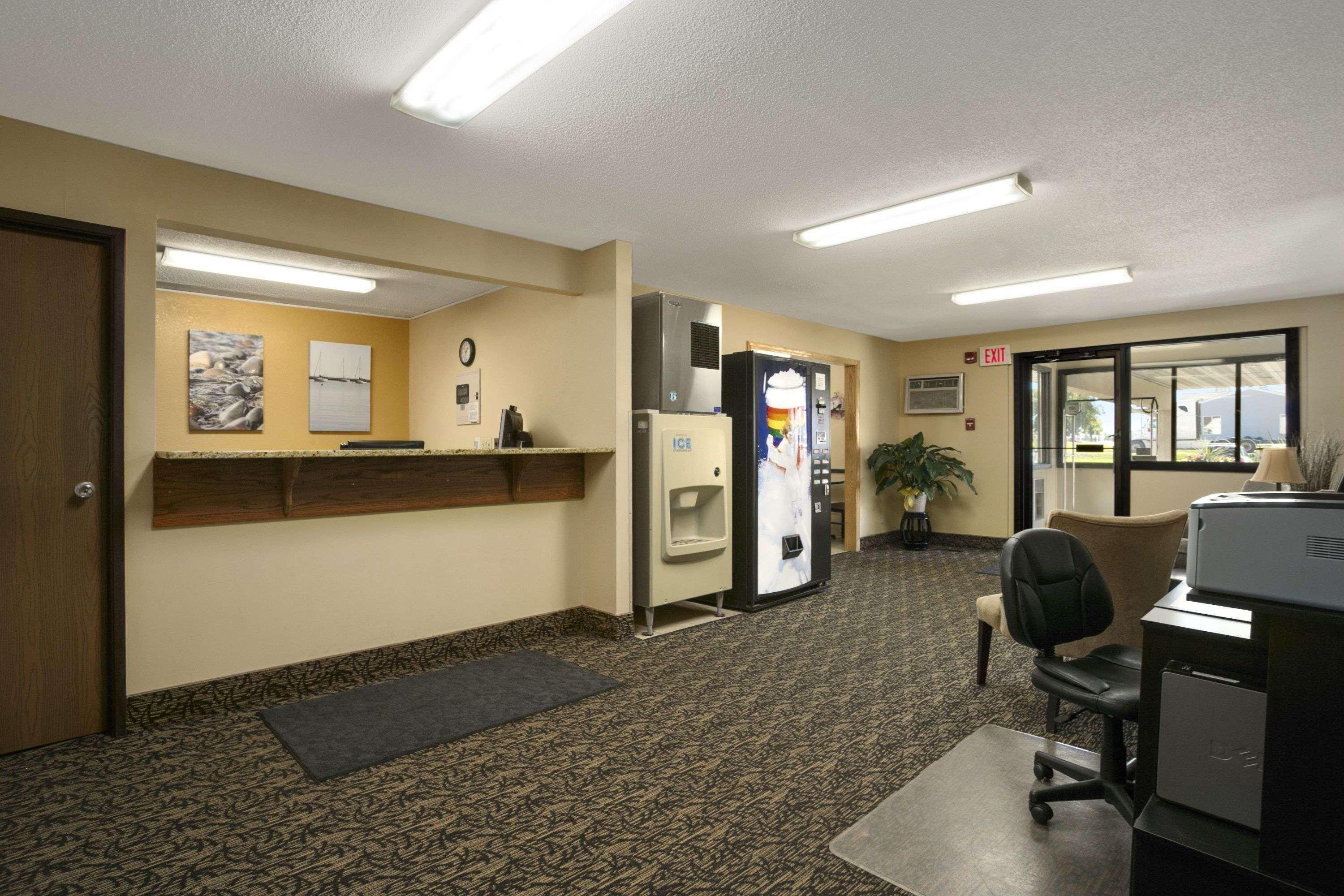 Motel Super 8 By Wyndham Alexandria Mn Esterno foto