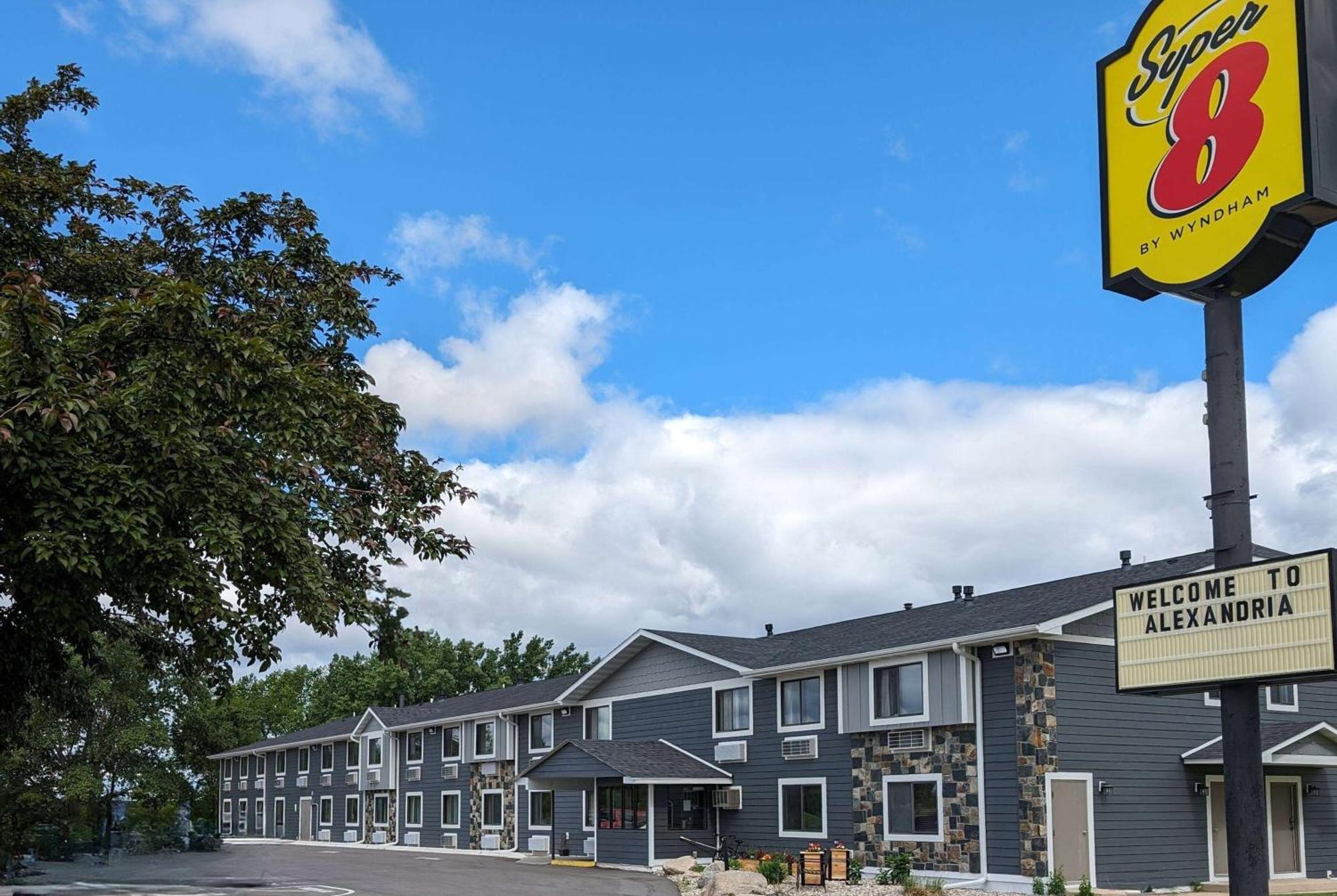Motel Super 8 By Wyndham Alexandria Mn Esterno foto